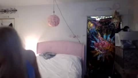 Snapshot of sweetmkb chatting on 03/04/26, 09:04 Aria online show from 03/04/26, 09:04