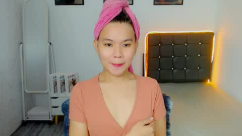 Snapshot of sweetnwildts chatting on 05/27/26, 12:13 Ghena online show from 05/27/26, 12:13