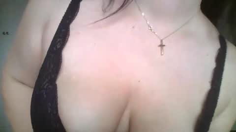 Snapshot of sweetpeach2025 chatting on 11/26/25, 01:45 sweetpeach2025 online show from 11/26/25, 01:45