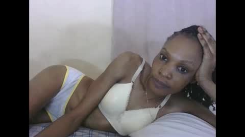 ESTHER online show from 10/04/25, 02:48