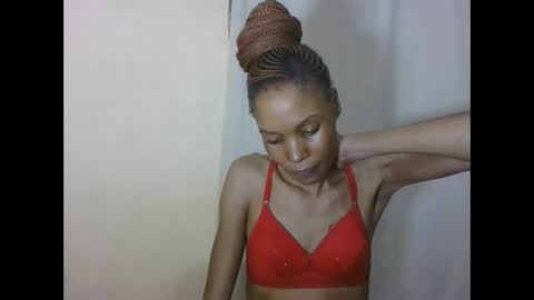 Snapshot of sweetpetite254 chatting on 04/19/26, 06:10 ESTHER online show from 04/19/26, 06:10