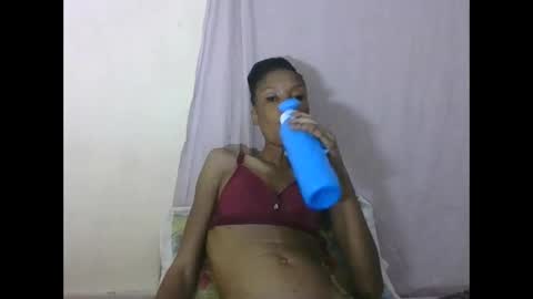 Snapshot of sweetpetite254 chatting on 05/18/26, 06:47 ESTHER online show from 05/18/26, 06:47