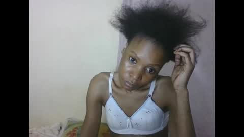 Snapshot of sweetpetite254 chatting on 05/31/26, 06:31 ESTHER online show from 05/31/26, 06:31