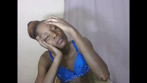 Snapshot of sweetpetite254 chatting on 06/10/26, 06:51 ESTHER online show from 06/10/26, 06:51