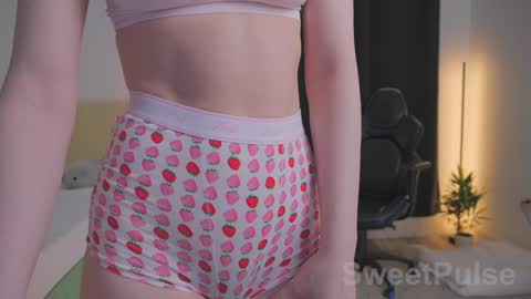 Snapshot of sweetpulse_ chatting on 10/17/25, 08:33 Rose online show from 10/17/25, 08:33