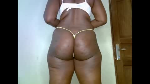 Snapshot of sweetrenne chatting on 02/14/25, 12:25 sweetrenne online show from 02/14/25, 12:25