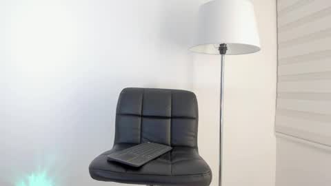 Snapshot of sweetsalice__ chatting on 12/06/24, 02:02 Alice Woolridge online show from 12/06/24, 02:02