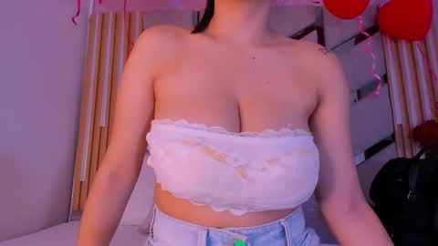 Snapshot of sweetsalome_01 chatting on 02/19/26, 12:01 sweetsalome_01 online show from 02/19/26, 12:01