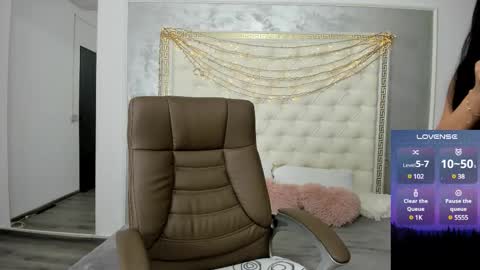 Snapshot of sweetsexangel chatting on 03/02/25, 03:27 Goddess Allysse online show from 03/02/25, 03:27