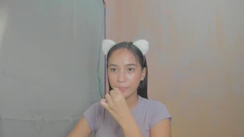 Mia online show from 12/04/25, 02:37