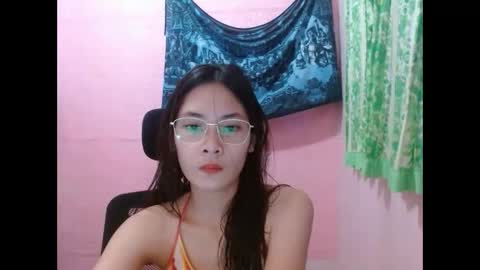 Mia online show from 05/05/26, 12:24