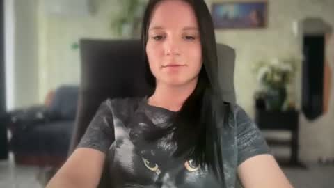 Snapshot of sweetshy99 chatting on 06/21/26, 01:57 Sweet Shy online show from 06/21/26, 01:57