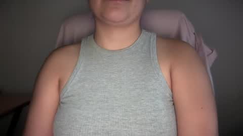 Snapshot of sweetssmashed chatting on 06/15/26, 08:22 sweetssmashed online show from 06/15/26, 08:22
