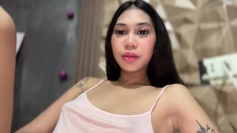 Snapshot of sweetstares chatting on 09/14/25, 04:06 yanny online show from 09/14/25, 04:06