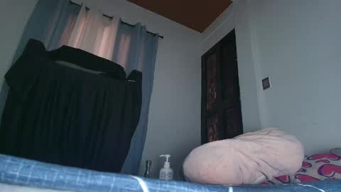 Snapshot of sweett_17 chatting on 06/09/26, 09:37 dulce online show from 06/09/26, 09:37
