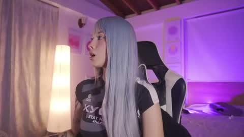 Cat independent model  online show from 06/10/26, 01:06