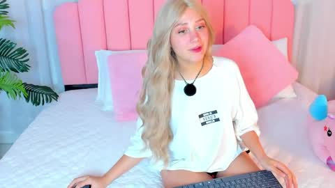 sweett_fire online show from 04/18/26, 07:58