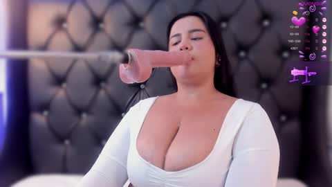 Snapshot of sweett_katty_ chatting on 01/12/25, 12:23 1430 - 22-00 online show from 01/12/25, 12:23