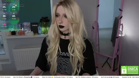 Snapshot of sweetuniporn chatting on 04/26/26, 08:01 Elis a little vacation Ill be here Saturday my schedules in bio online show from 04/26/26, 08:01
