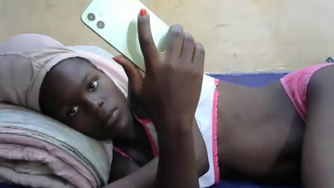 Snapshot of sweetvallerie chatting on 02/10/25, 12:18 sweetvallerie online show from 02/10/25, 12:18