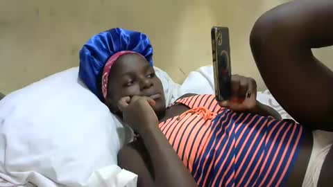 Snapshot of sweetvallerie chatting on 02/13/25, 11:47 sweetvallerie online show from 02/13/25, 11:47