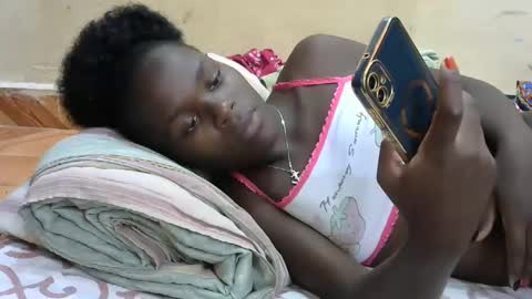 Snapshot of sweetvallerie chatting on 02/16/25, 02:00 sweetvallerie online show from 02/16/25, 02:00