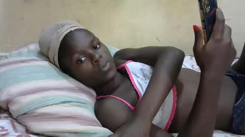 Snapshot of sweetvallerie chatting on 02/18/25, 04:05 sweetvallerie online show from 02/18/25, 04:05