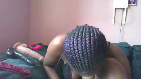 Snapshot of sweetwipe_africana14 chatting on 01/15/26, 07:35 Essy online show from 01/15/26, 07:35