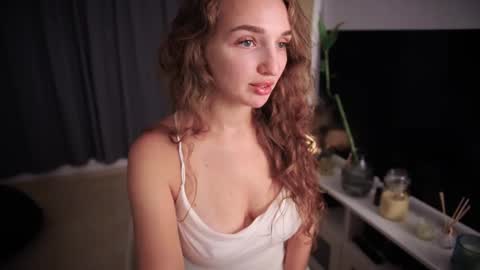 Snapshot of sweety_777 chatting on 10/19/25, 06:08 Liza online show from 10/19/25, 06:08