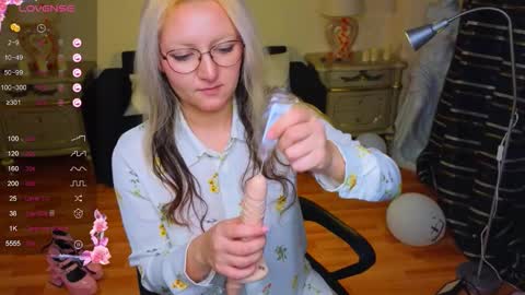 Hot Candy online show from 11/09/25, 11:30