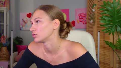 Snapshot of sweety_emilya chatting on 07/13/26, 10:51 Emily online show from 07/13/26, 10:51