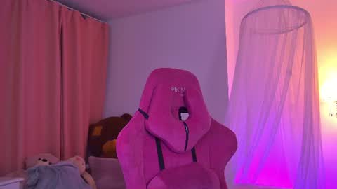Snapshot of sweety_emilya chatting on 08/07/26, 08:27 Emily online show from 08/07/26, 08:27