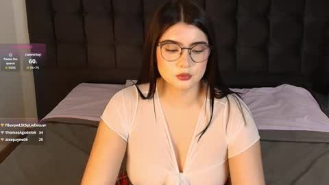 Snapshot of sweety_nicole_ chatting on 11/01/25, 01:07 sweety nicole 3 online show from 11/01/25, 01:07