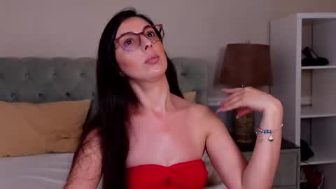 Snapshot of sweetyallye chatting on 07/17/26, 07:52 Bea Moan from LovenseWet from Tip MenuOpen for Private online show from 07/17/26, 07:52
