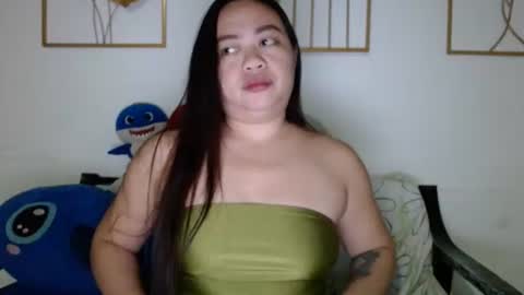 Snapshot of sweetyasian_ chatting on 09/20/25, 11:33 stacey online show from 09/20/25, 11:33