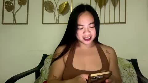 Snapshot of sweetyasian_ chatting on 10/10/25, 03:11 stacey online show from 10/10/25, 03:11