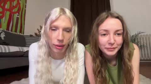 Lily online show from 04/19/26, 09:52