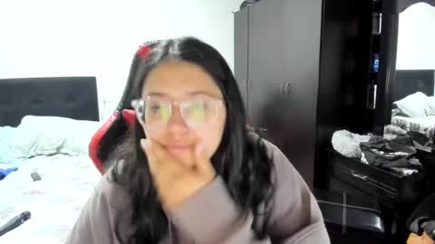 sweetyypeach online show from 12/03/24, 10:51