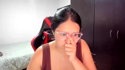 sweetyypeach online show from 02/18/25, 08:36