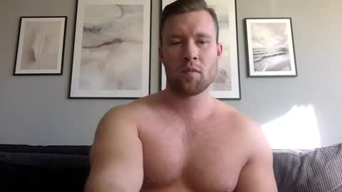 Snapshot of swekingxx chatting on 02/18/25, 01:33 swekingxx online show from 02/18/25, 01:33