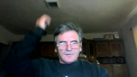 Snapshot of swergiu333 chatting on 04/27/26, 05:16 Raymond online show from 04/27/26, 05:16