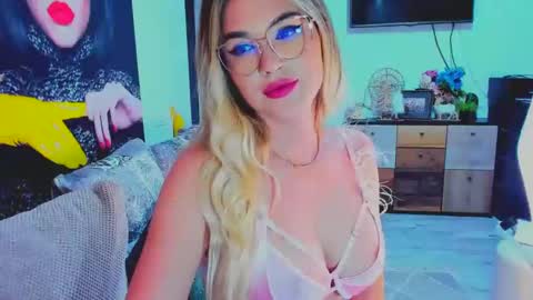 Snapshot of swetkatie chatting on 12/09/24, 12:45 Ecaterina online show from 12/09/24, 12:45