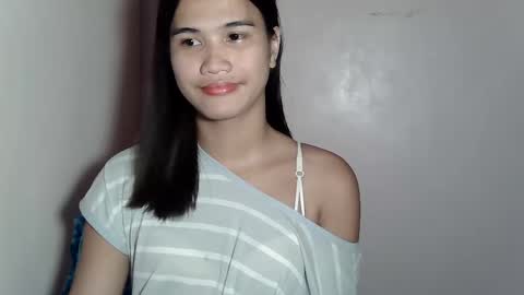 Snapshot of swettie_rhea chatting on 02/11/26, 02:33 Rhea online show from 02/11/26, 02:33