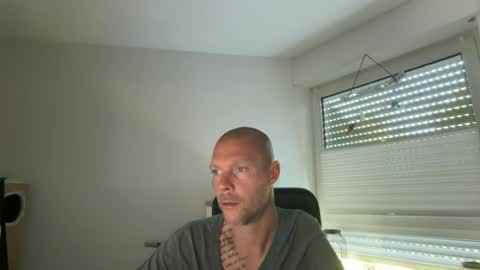 Snapshot of sx1904 chatting on 07/13/26, 10:18 sx1904 online show from 07/13/26, 10:18