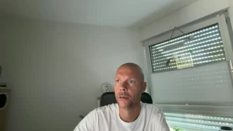 Snapshot of sx1904 chatting on 07/17/26, 11:39 sx1904 online show from 07/17/26, 11:39