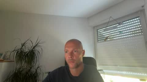 Snapshot of sx1904 chatting on 07/25/26, 10:35 sx1904 online show from 07/25/26, 10:35