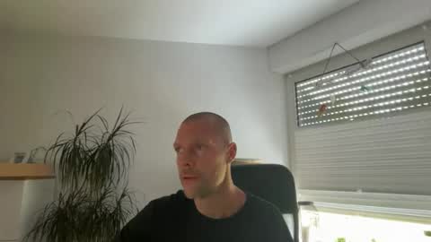 Snapshot of sx1904 chatting on 07/30/26, 10:14 sx1904 online show from 07/30/26, 10:14