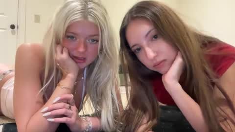 Snapshot of sydneyadkisson chatting on 07/15/26, 02:50 syd 3 online show from 07/15/26, 02:50