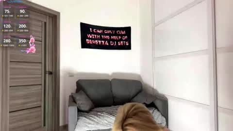 Snapshot of sydneyhackathorn chatting on 02/26/26, 05:12 Mona online show from 02/26/26, 05:12