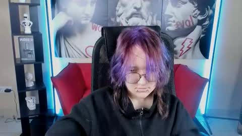 syllviareed online show from 12/18/25, 07:14